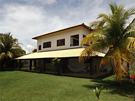 Casa de 5 Quartos Com Casa de Apoio em Condomínio à Beira-mar