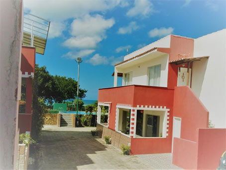 Apartamento de 4 Quartos em Condomínio à Beira-Mar Próximo à Praia de Taperapuã