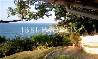 About Cliff Property With Awesome Views Of The Sea