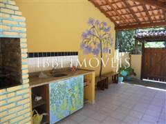 2 houses in great location in Arraial 9