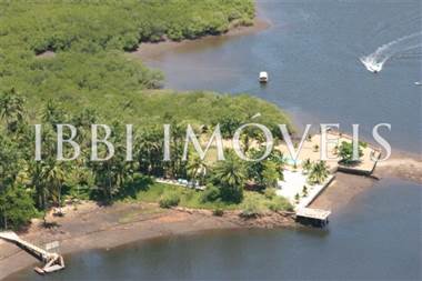 Island with an area of ​​73,000 m2
