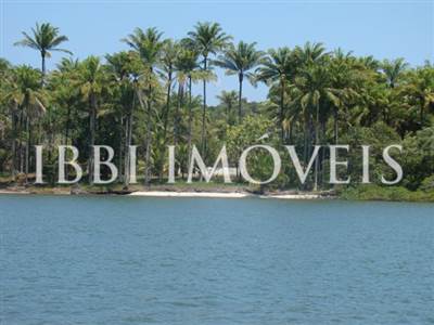 Tropical island located in Camamu