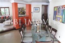 Excellent house with 3 floors in Itaigara 5