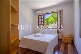 Spacious Detached House  2