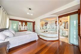 Spacious Detached House  7