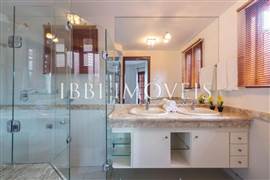 Spacious Detached House  9