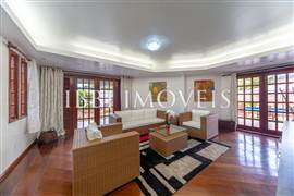 Spacious Detached House  10