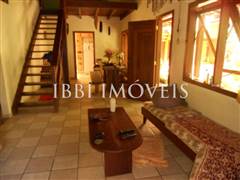 2 houses in great location in Arraial 13