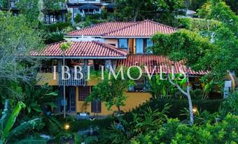4 Bedroom House In Condominium