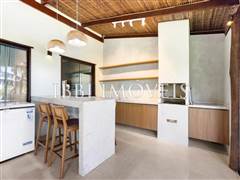 Casa Com Varanda Fechada  2