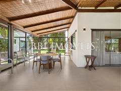 Casa Com Varanda Fechada  4