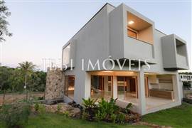 High Standard House In Condominium 1