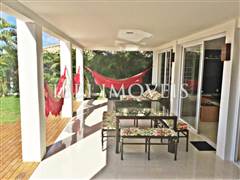 Luxury modern house situated in sought after condominium 4