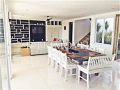 Luxury modern house situated in sought after condominium 5
