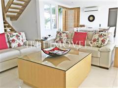 Luxury modern house situated in sought after condominium 8
