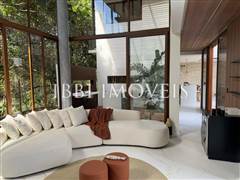 Exclusive and Differentiated House 12