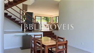 House Integrated with Nature  7