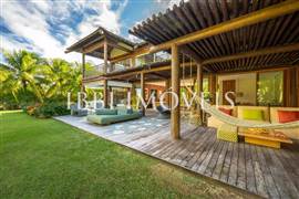 House Integrated into Nature with Total Privacy 6