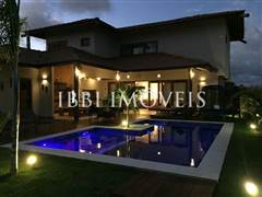 Luxury House With 5 Bedrooms 1