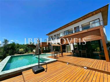 Luxury Home in Exclusive Condominium