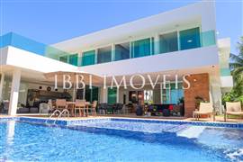 Beachfront House with 6 Bathrooms 1