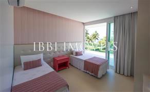 Beachfront House with 6 Bathrooms 9