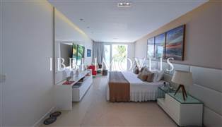Beachfront House with 6 Bathrooms 8