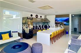 Beachfront House with 6 Bathrooms 5
