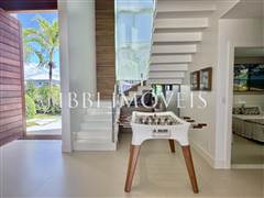 Beachfront House with 6 Bathrooms 6