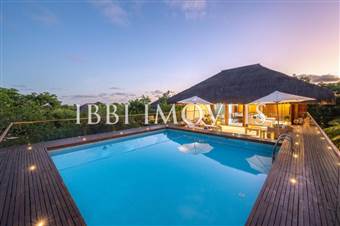 Comfort and Sophistication at Tivoli: Furnished House