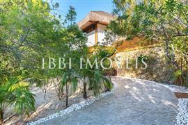 Comfort and Sophistication at Tivoli: Furnished House 2