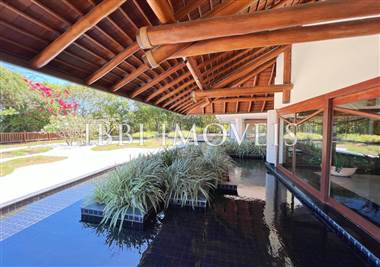 Lot in the exclusive Beira Mar condominium 