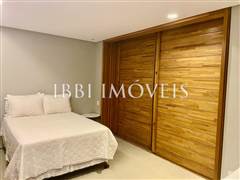 Luxurious House 5 Bedrooms  4