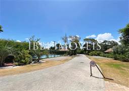 Opportunity - Well Located Lot in Condominium 7