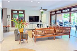 Exclusive Residence Just Steps From The Village 7